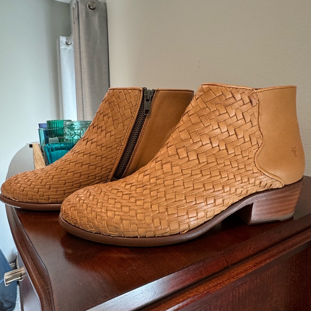 FRYE Carson Woven Cognac Leather Chic Ankle Bootie. Never worn!